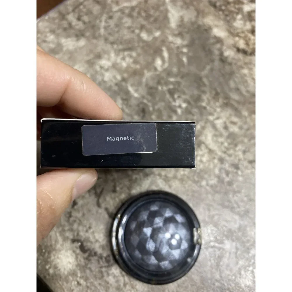 Victoria's Secret Metallized Eye Shadow Magnetic Rare HTF (Silver Gray Color)‎